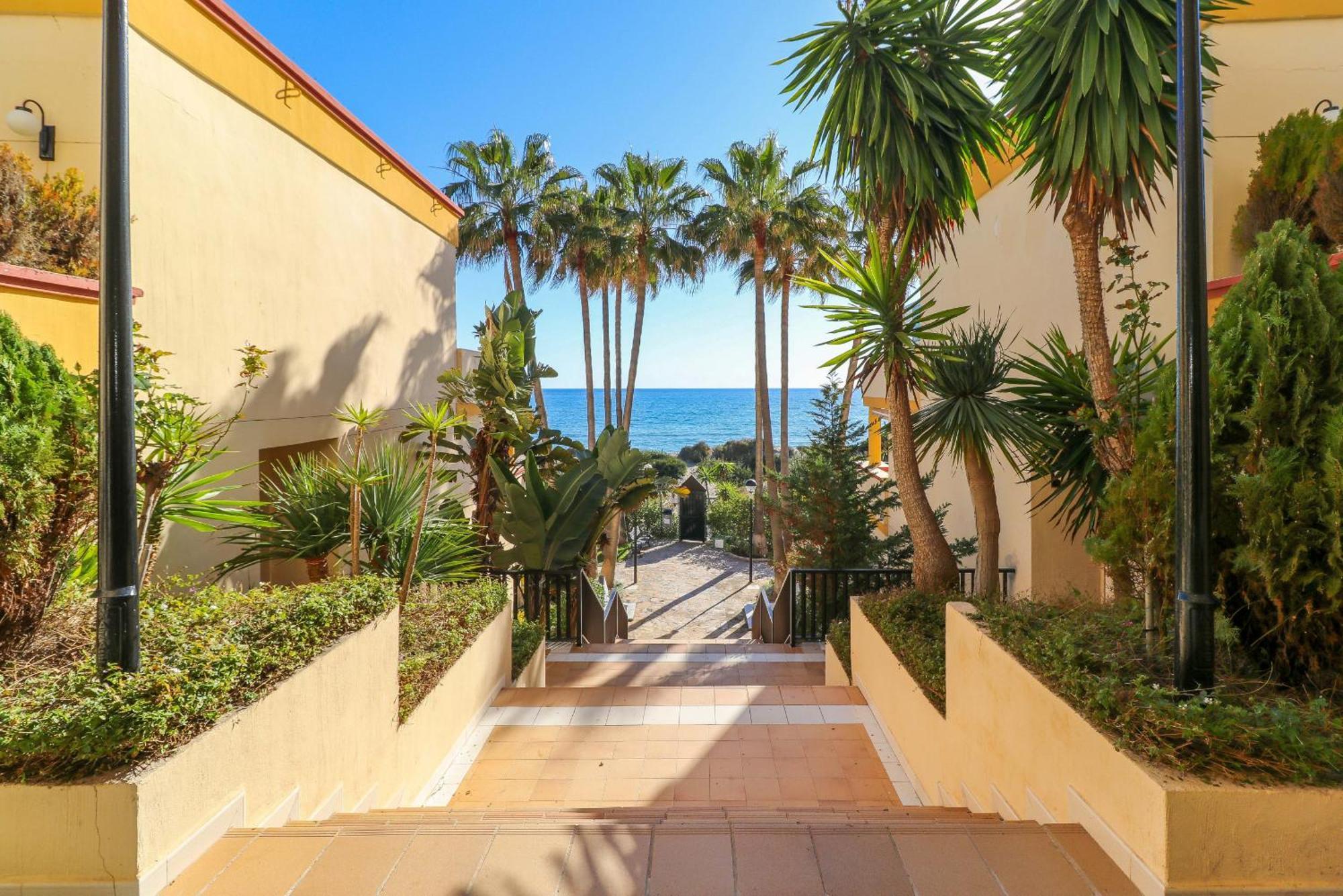 Romana Playa Apartment By The Beach Marbella Exterior photo